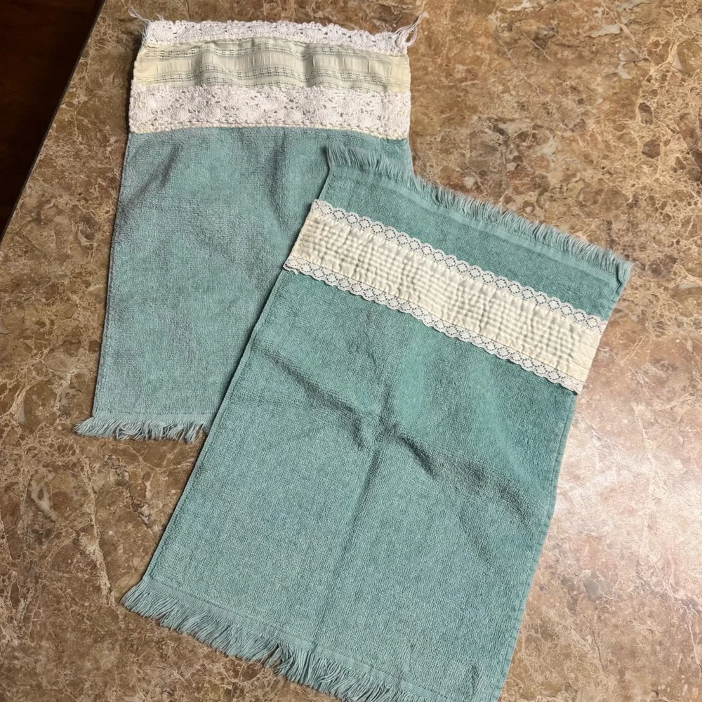Vintage Martex Bathroom Hand Towel Turquoise Mint Green Lace Fringe Edges USA